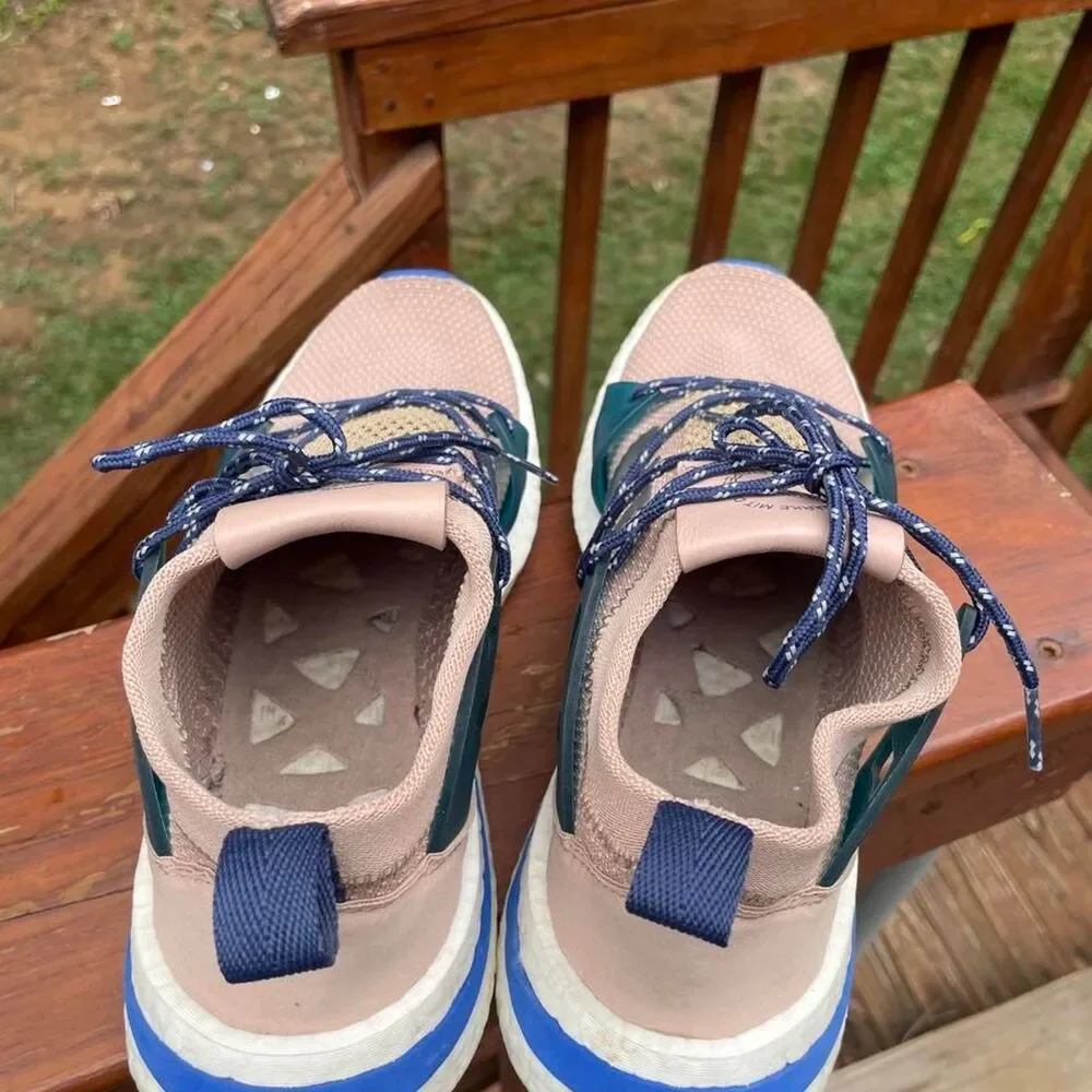 Adidas Boost Women's 8.5  Tan Blue Sneakers